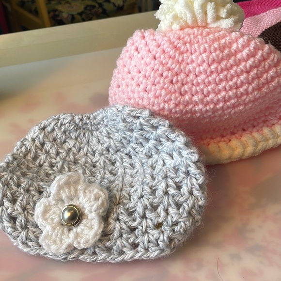 NWOT Set of 2 kids Handmade Hats - Flower and Winter Beanie - Picture 4 of 4